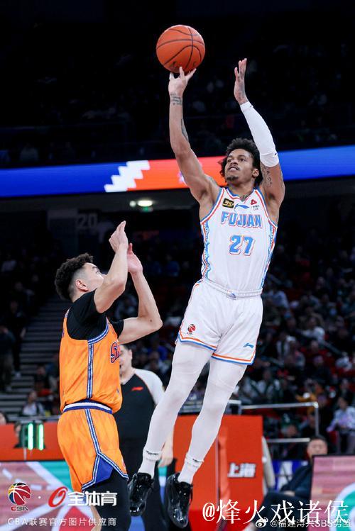 约瑟夫-杨全场出战13分钟，投篮10中6得到15分4篮板2助攻